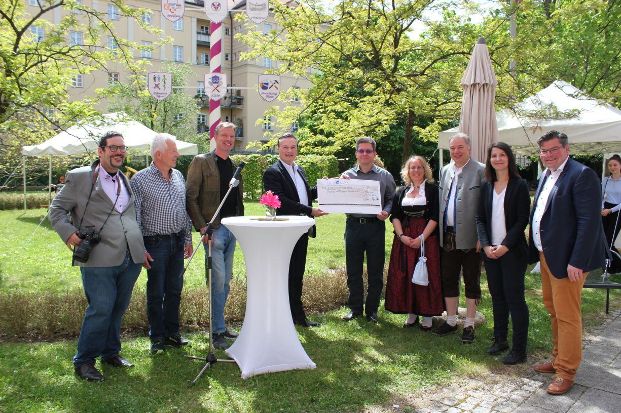 Jubiläum Förderverein Scheckübergabe